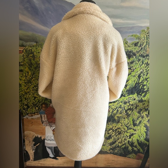 PrettyLittleThings Teddy Coat - Picture 2 of 11